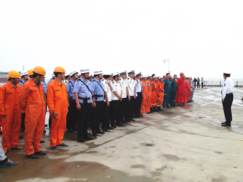 南黄海举行大规模海上搜救综合演习