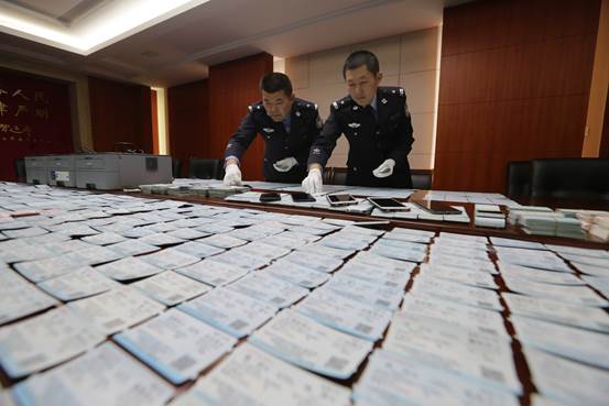 南京铁警捣毁一家族式制贩假票窝点,收缴假火车票6559张